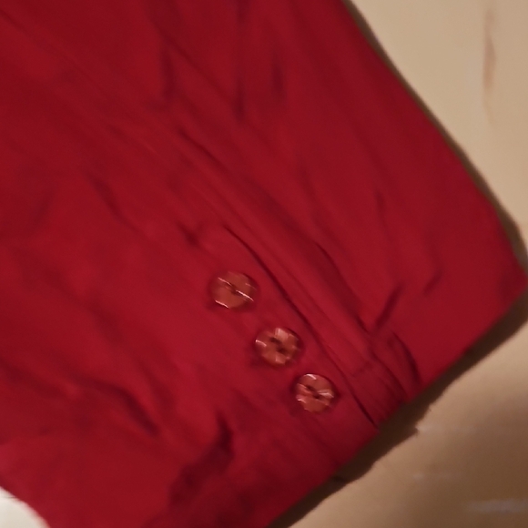 Red Capri - Picture 4 of 6